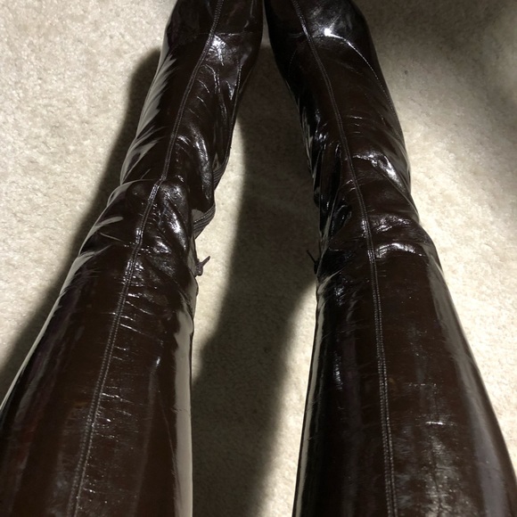 Gorgeous Wet Look Knee High Boots - Picture 6 of 8
